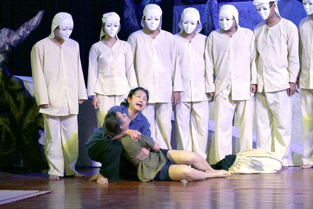 Ra mắt vở kịch thử nghiệm “Dưới cát là nước”